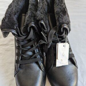 Women's black hiker boots, size 6